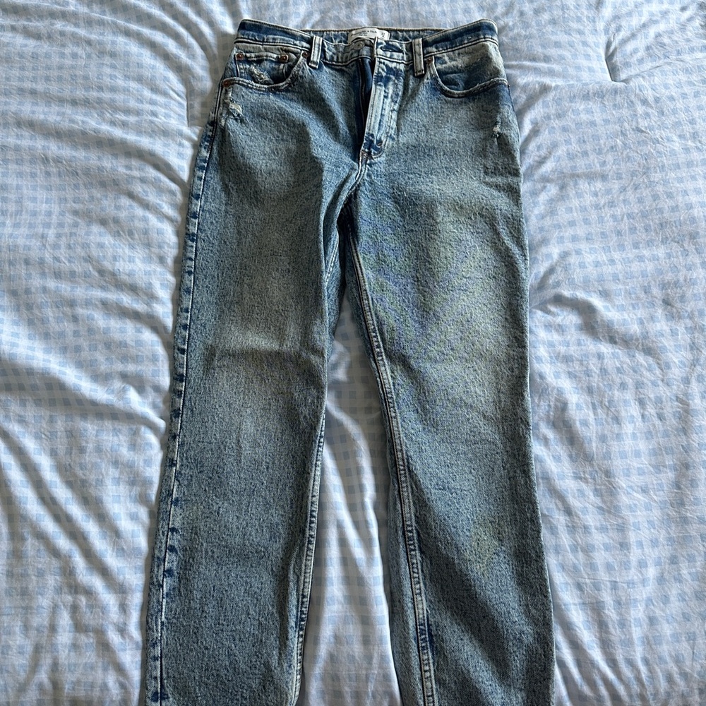 Never worn Abercrombie jeans size 4